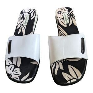 Cynthia Taylor Flat White Leather Slides Size 8 EUC